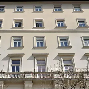 Apartment B3, Budapest