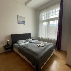 White Pearl Near Gozsdu Budapeste