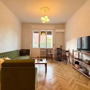 Mimi's Holiday Budapeszt