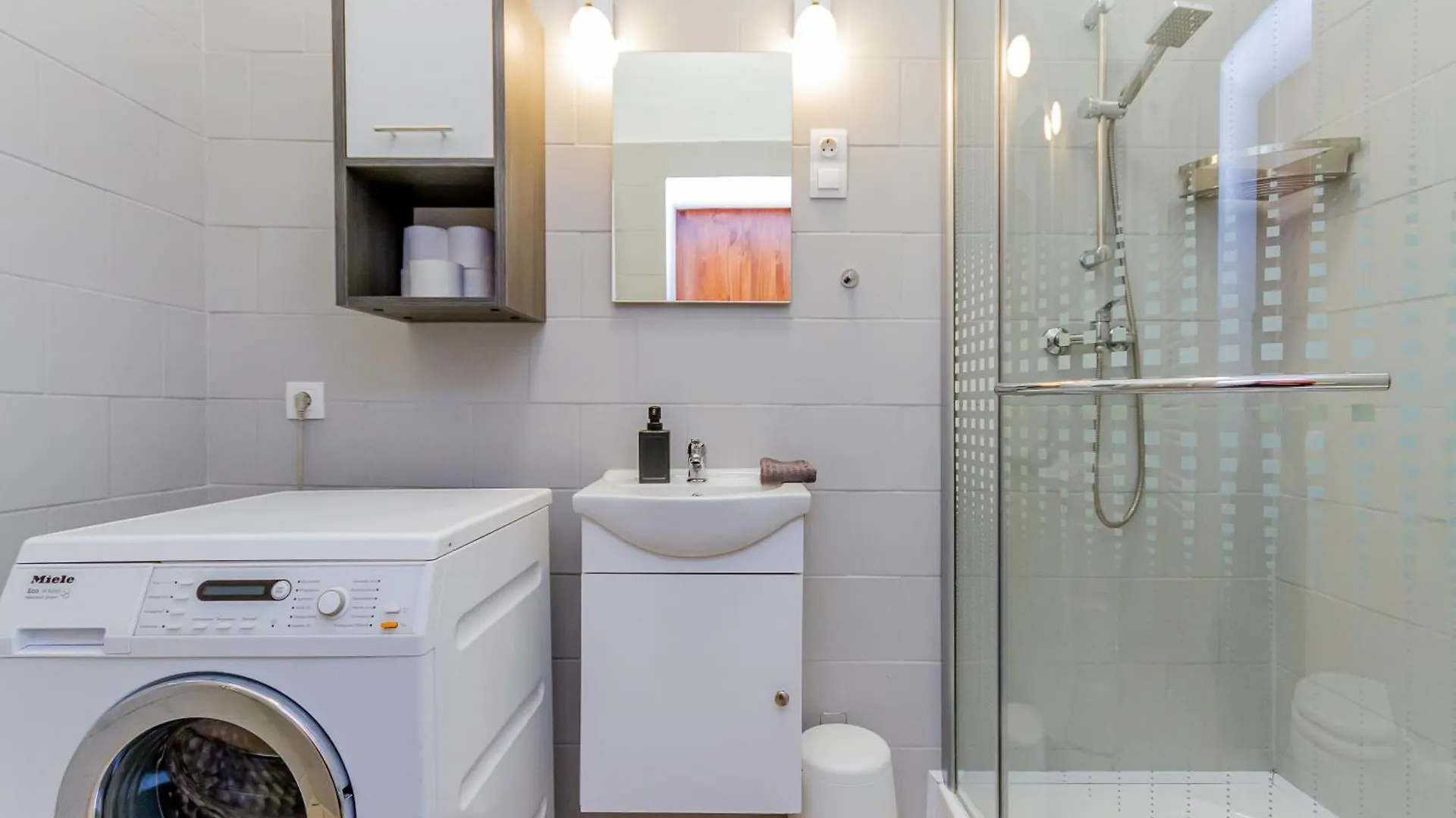 Central With Good Transport Links City Studio 3 Budapest Apartment