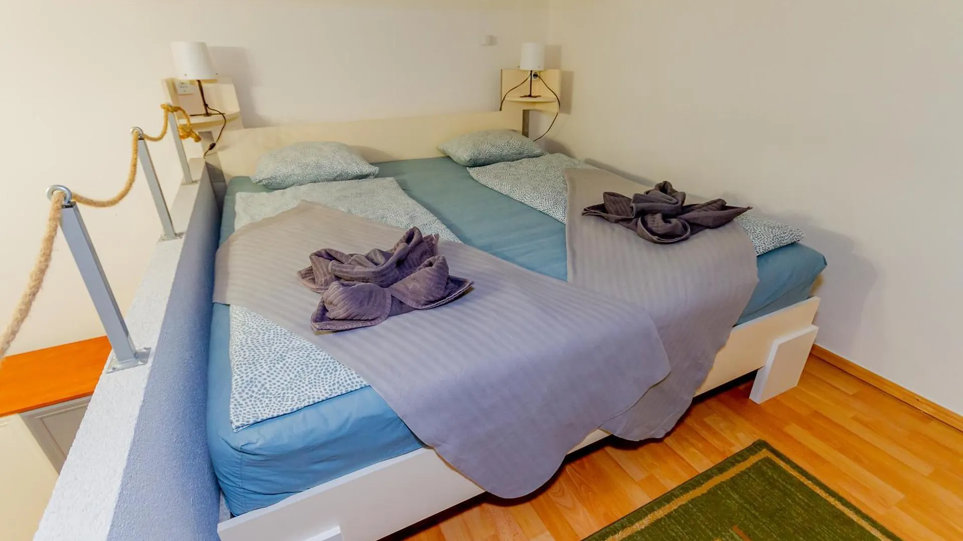 Central With Good Transport Links City Studio 3 Budapest Apartment